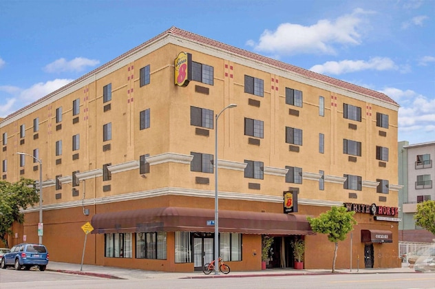 Gallery - Super 8 By Wyndham Hollywood La Area