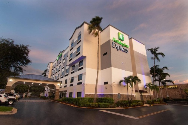 Gallery - Holiday Inn Express & Suites Ft. Lauderdale Airport West By Ihg