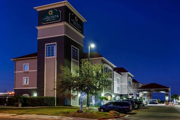 Gallery - La Quinta Inn & Suites By Wyndham Laredo Airport