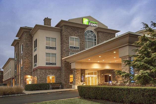 Gallery - Holiday Inn Express Hotel & Suites Long Island-East End, An Ihg Hotel