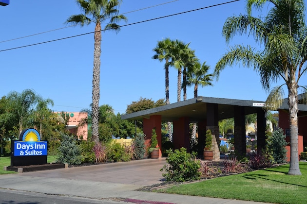 Gallery - Days Inn & Suites By Wyndham Lodi