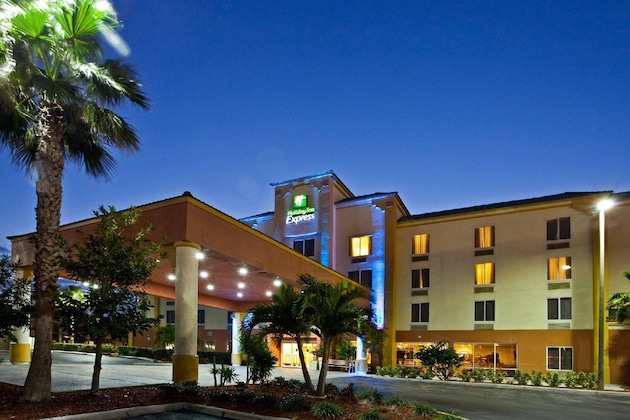 Gallery - Holiday Inn Express Hotels & Suites Cocoa Beach By Ihg