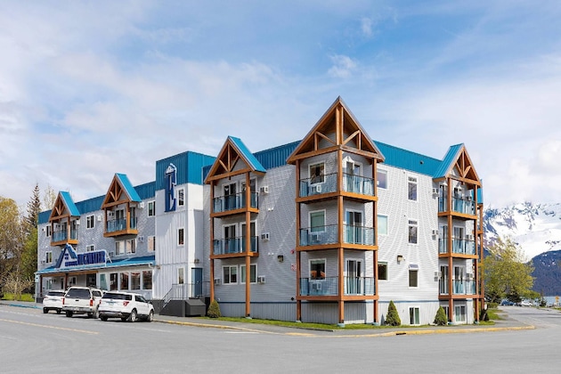 Gallery - Edgewater Hotel