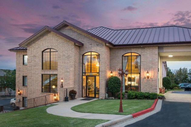 Gallery - Super 8 By Wyndham Branson Andy Williams Theatre