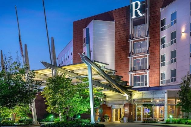 Gallery - Renaissance By Marriott Boston Patriot Place Hotel
