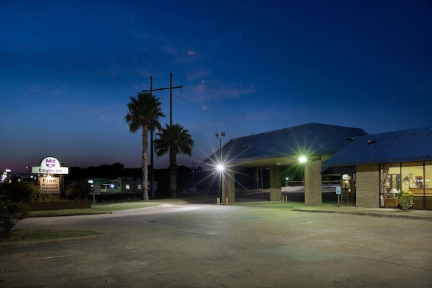 Gallery - Knights Inn Brenham