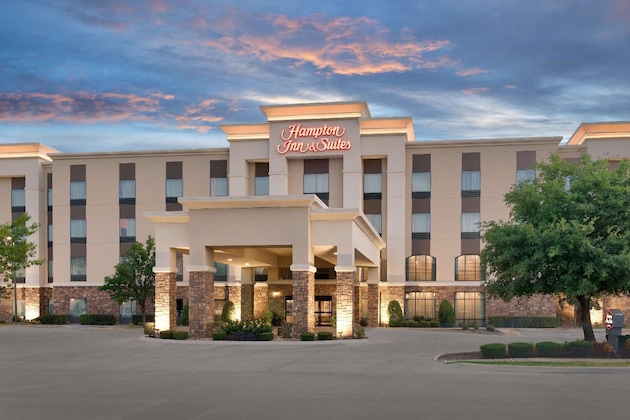 Gallery - Hampton Inn & Suites Ft. Worth-Burleson