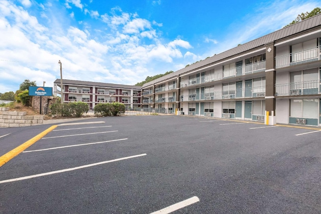 Gallery - Howard Johnson By Wyndham Cleveland