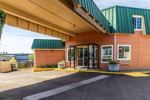 Gallery - Rodeway Inn & Suites