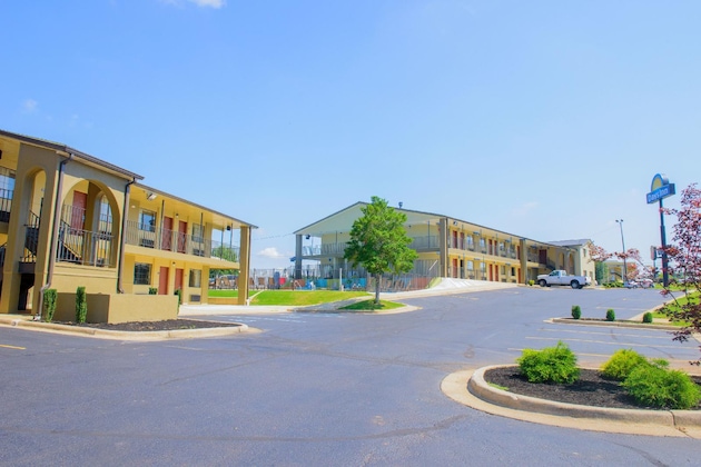 Gallery - Days Inn & Suites By Wyndham Athens Alabama