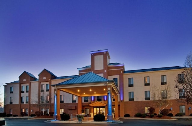 Gallery - Spark By Hilton Lansing