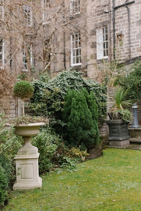 Gallery - Nira Caledonia