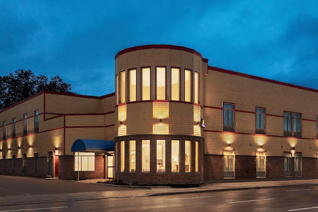 Gallery - Premier Inn & Suites - Downtown Hamilton