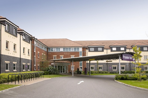 Gallery - Premier Inn Heathrow Airport (M4 J4)