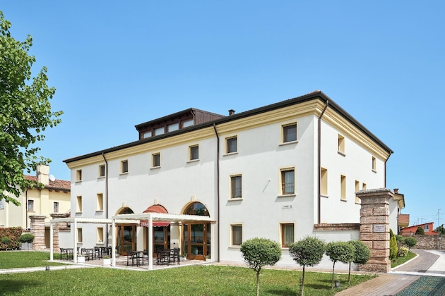 Gallery - Albergo Antica Corte Marchesini
