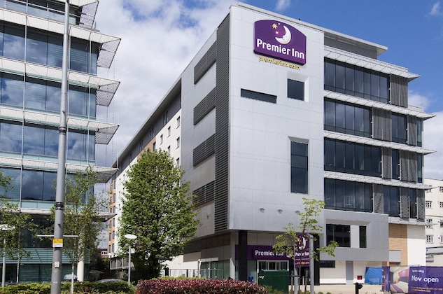 Gallery - Premier Inn London Ealing