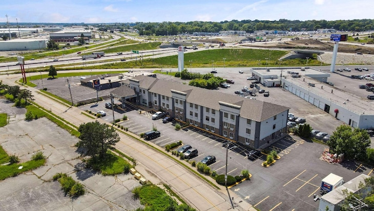 Gallery - Comfort Inn & Suites St. Louis-Hazelwood
