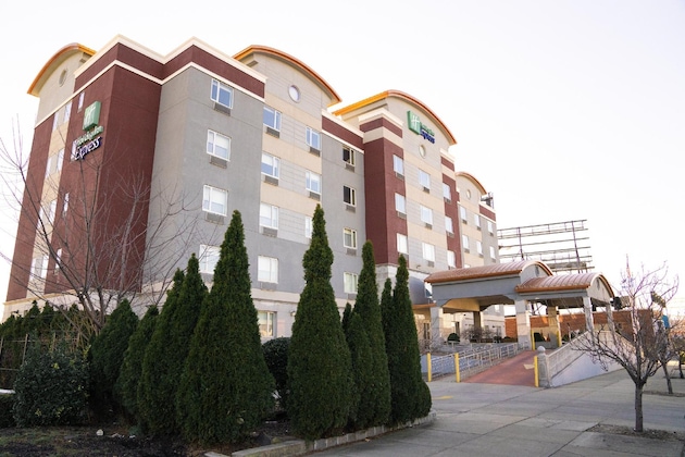 Gallery - Holiday Inn Express Maspeth, An Ihg Hotel
