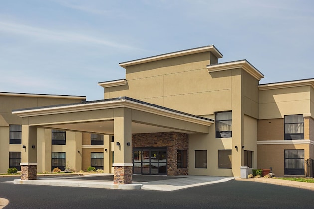 Gallery - Clarion Inn & Suites