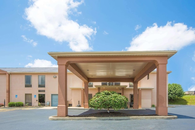 Gallery - Howard Johnson By Wyndham Beckley