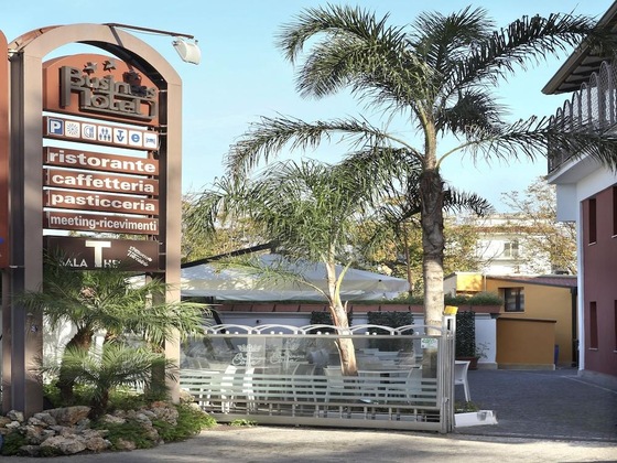 Gallery - Hotel Business