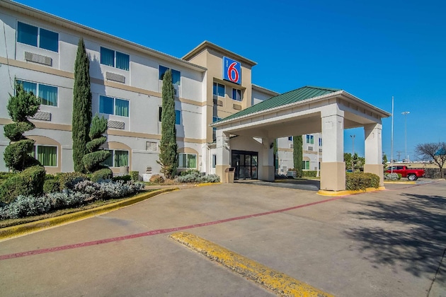 Gallery - Motel 6 Dallas - North