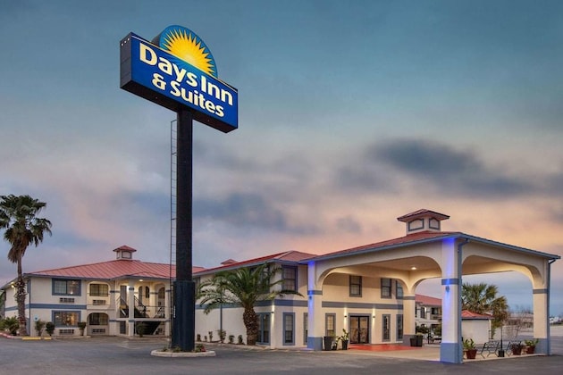 Gallery - Days Inn & Suites By Wyndham Braunig Lake