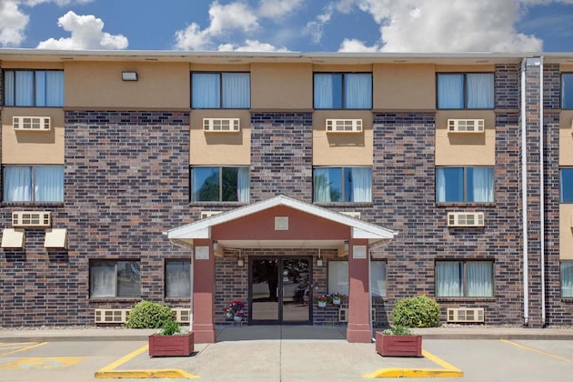 Gallery - Super 8 By Wyndham Evansville East