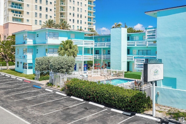 Gallery - Perroquet Hotel Fort Lauderdale Beach