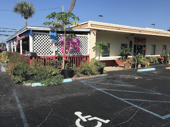Gallery - Hole Inn The Wall Hotel - Fort Walton Beach - Sunset Plaza - Nearby Beaches & Hurlburt