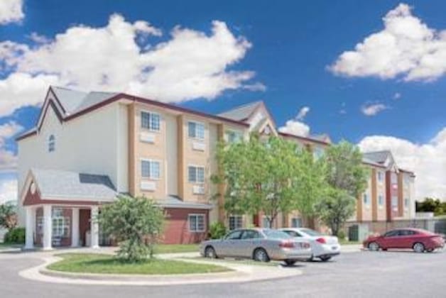 Gallery - Days Inn & Suites By Wyndham Hutchinson