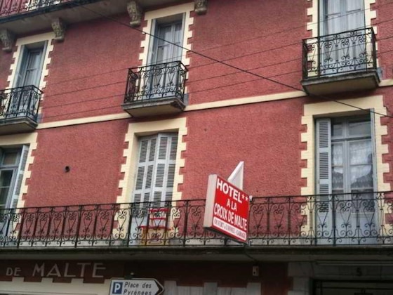 Gallery - A La Croix De Malte