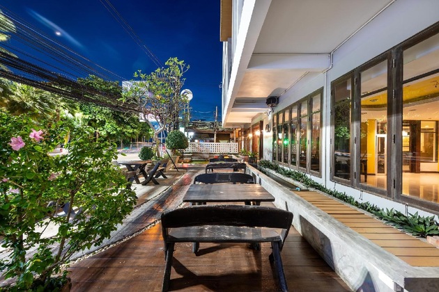 Gallery - The Jomtien Twelve