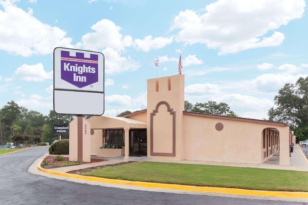 Gallery - Knights Inn Tucker