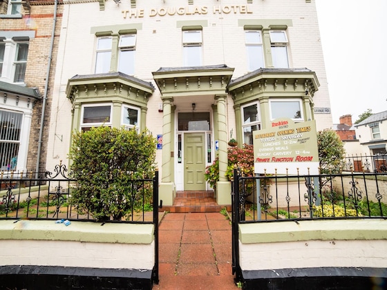 Gallery - Oyo The Douglas Hotel