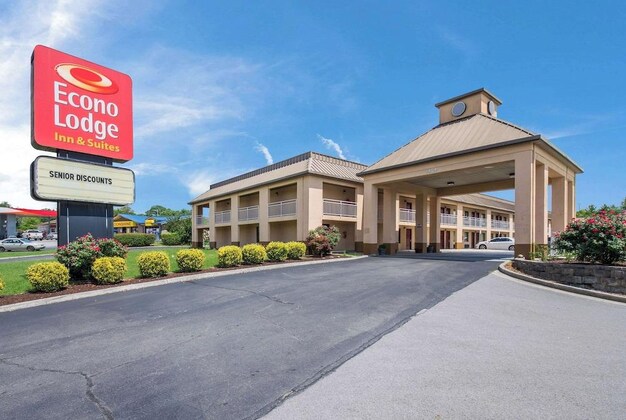 Gallery - Econo Lodge Inn & Suites East