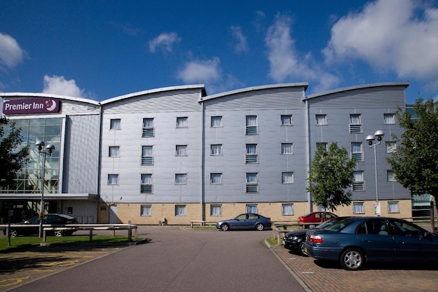 Gallery - Premier Inn Watford Central