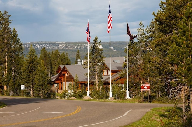 Gallery - Headwater S Lodge Cabins At Flagg Ranch
