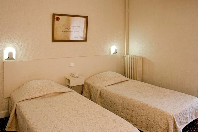 Gallery - Ours Blanc - Place Victor Hugo