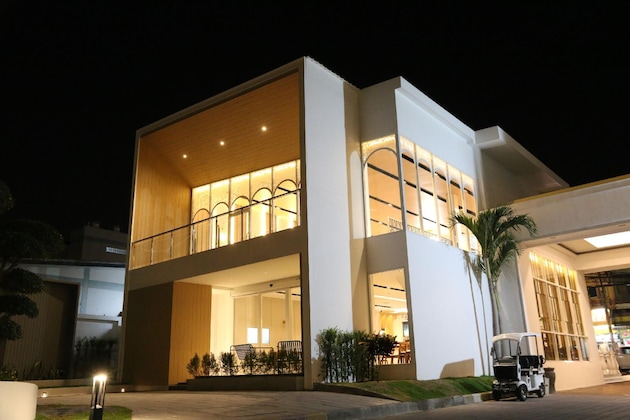 Gallery - Crystal Palace Luxury Hotel