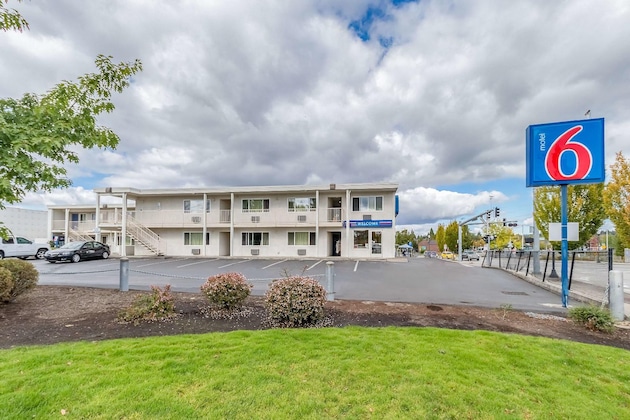 Gallery - Motel 6 Beaverton