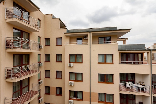 Gallery - Corvin Plaza Apartments And Suites