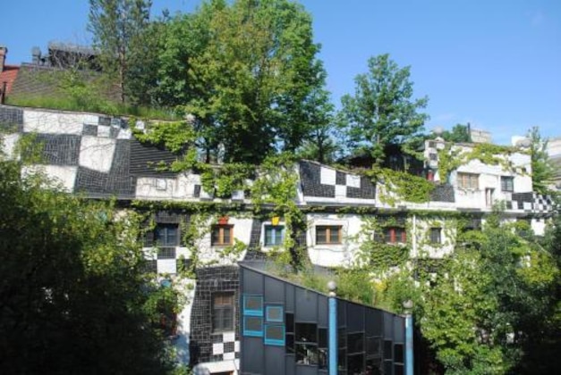 Gallery - Kunsthaus Apartments