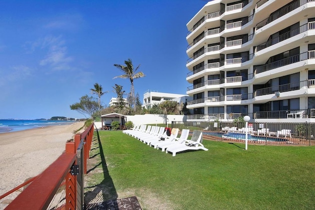 Gallery - Spindrift On The Beach