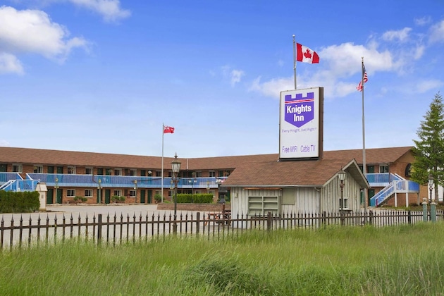 Gallery - Knights Inn Lindsay