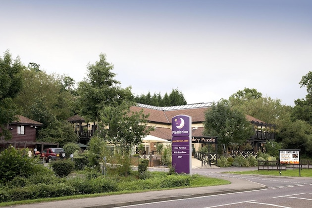 Gallery - Premier Inn Chessington