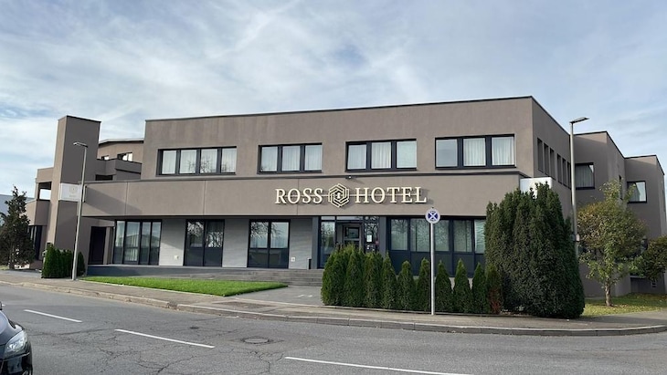 Gallery - Ross Hotel