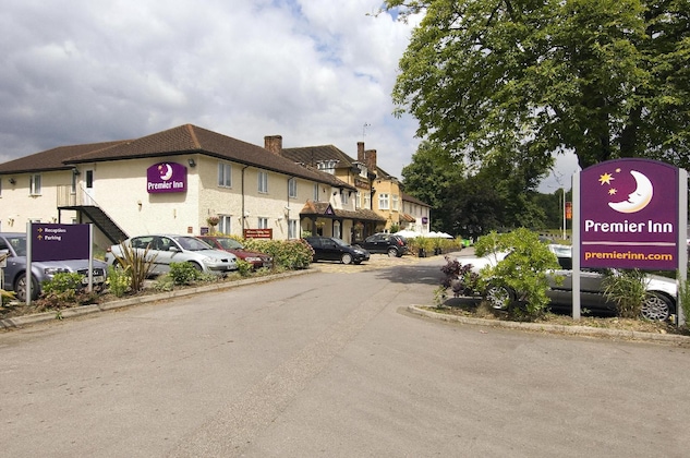 Gallery - Premier Inn Bagshot