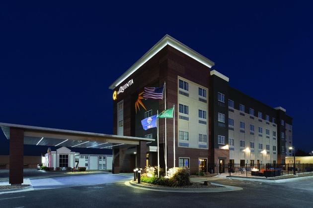 Gallery - La Quinta Inn & Suites By Wyndham Wichita Airport
