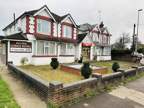 Gallery - Acorn Lodge Gatwick